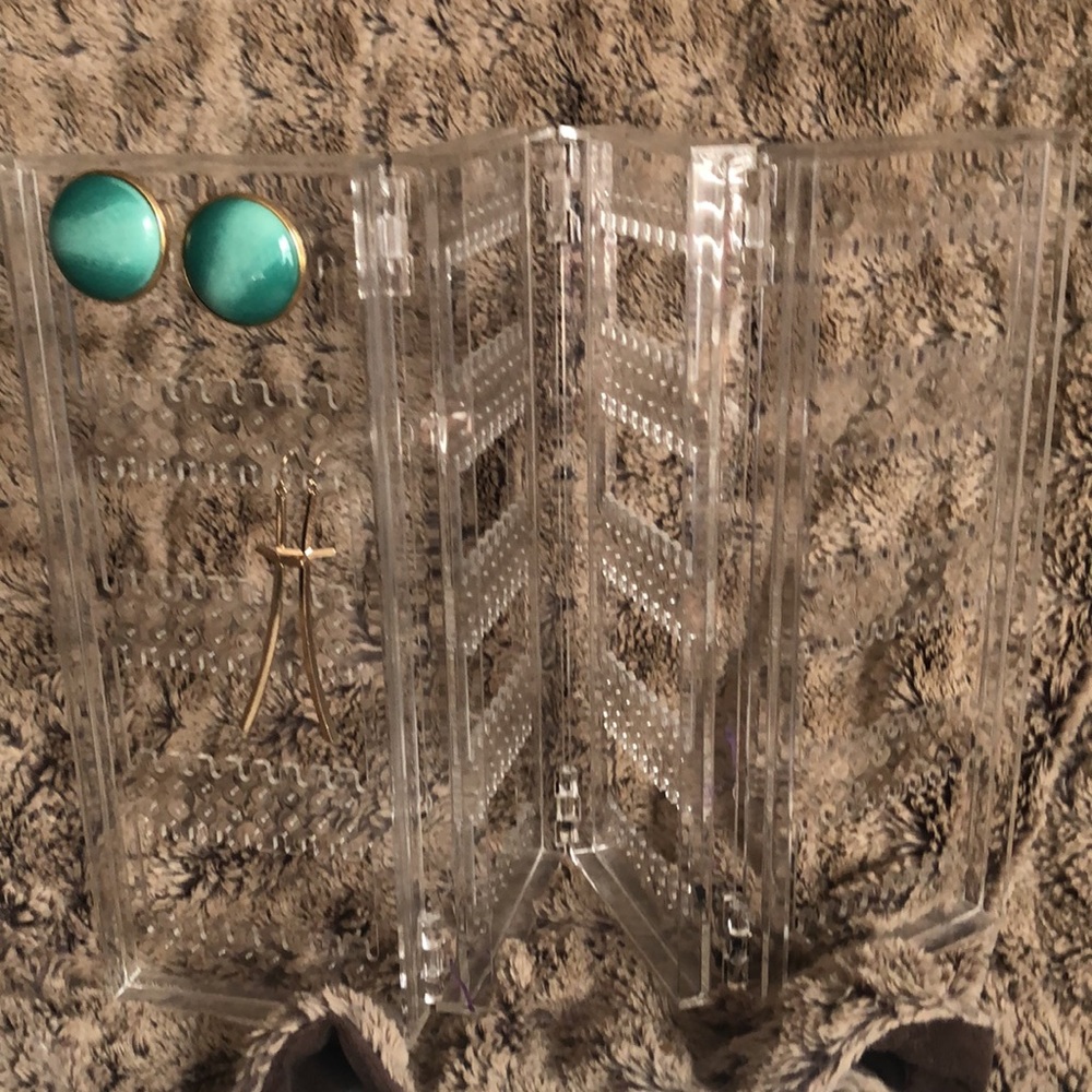 ACRYLIC EARRING SCREEN